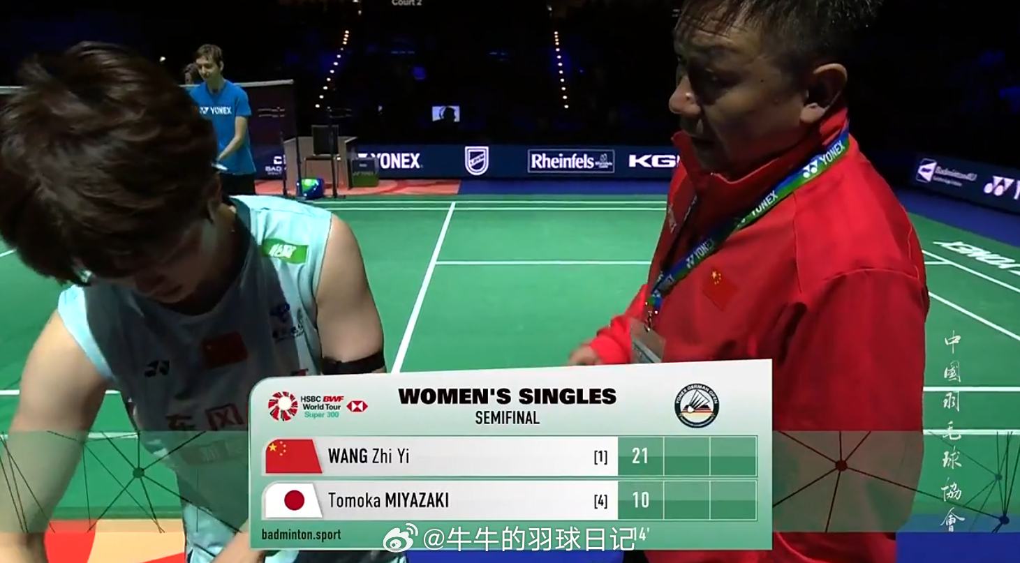 女单 半决赛 王祉怡(1) 21-10 宫崎友花(4)第一局很 中国羽毛球队