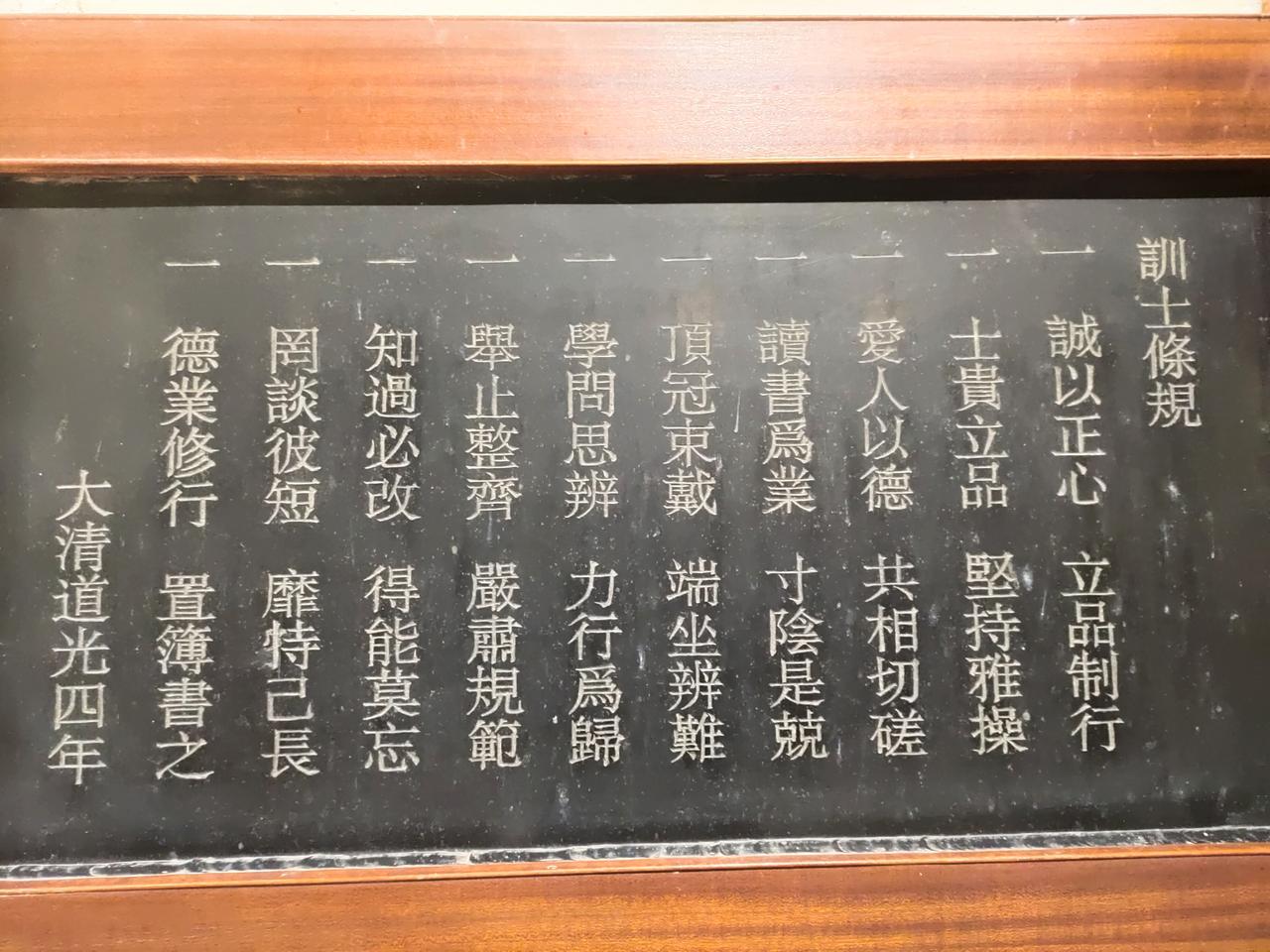 40、50岁的老副乡镇长，对着二三十几岁的年轻乡镇长书记汇报
朋友周末小聚，酒后