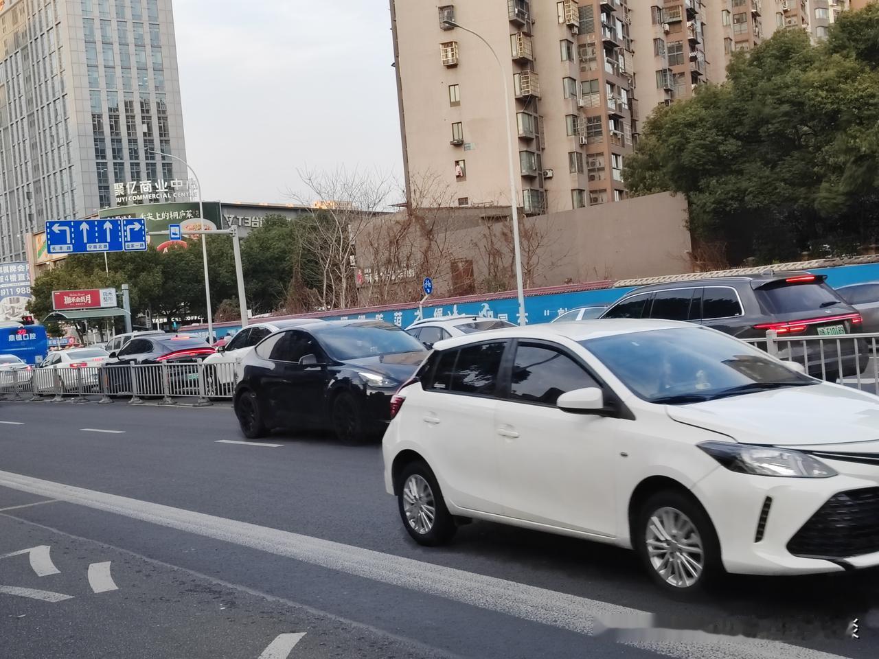 堂弟给我发了一条微信信息，说是考驾照，分期付款，这次要先付2000元。他只有80