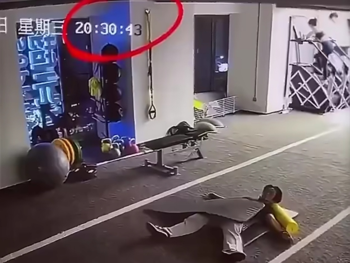 男子去健身结果睡到闭店才被叫醒这不是于谦吗。。。郭德纲的段子成真的了