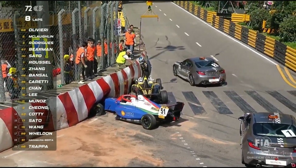 国际汽联F4世界杯 第一圈四台车没刹住上墙 奥利弗·贝尔曼的弟弟托马斯·贝尔曼也