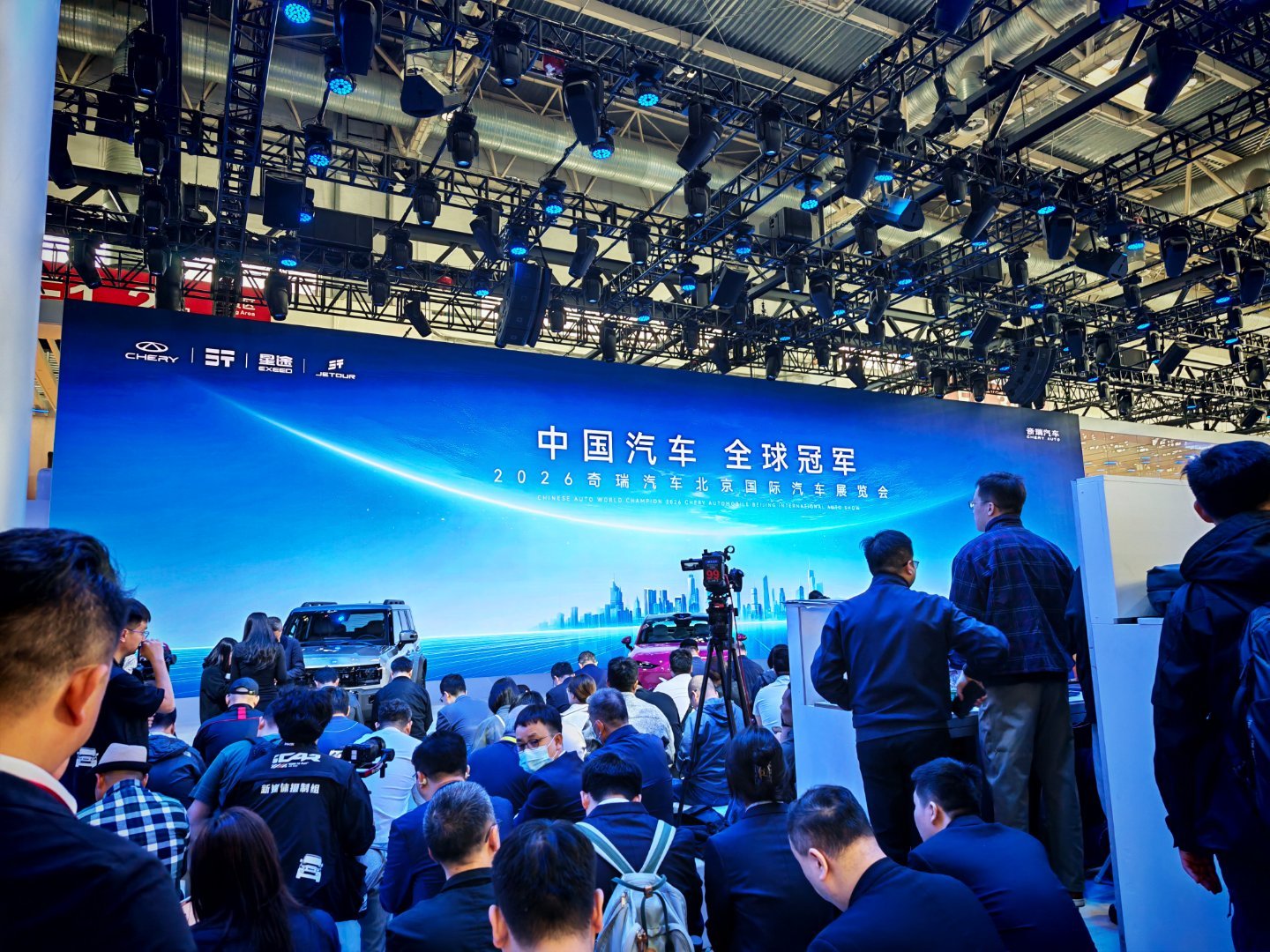 奇瑞全域AI技术成果亮相北京车展奇瑞这次直接搬来了31项前沿技术，从电池、电机到