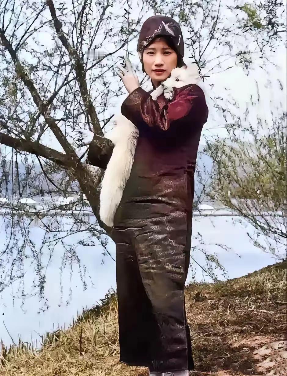 这就是徐志摩的妻子陆小曼真实的样貌，并非演员扮演的，而是货真价实的本尊！照片中的