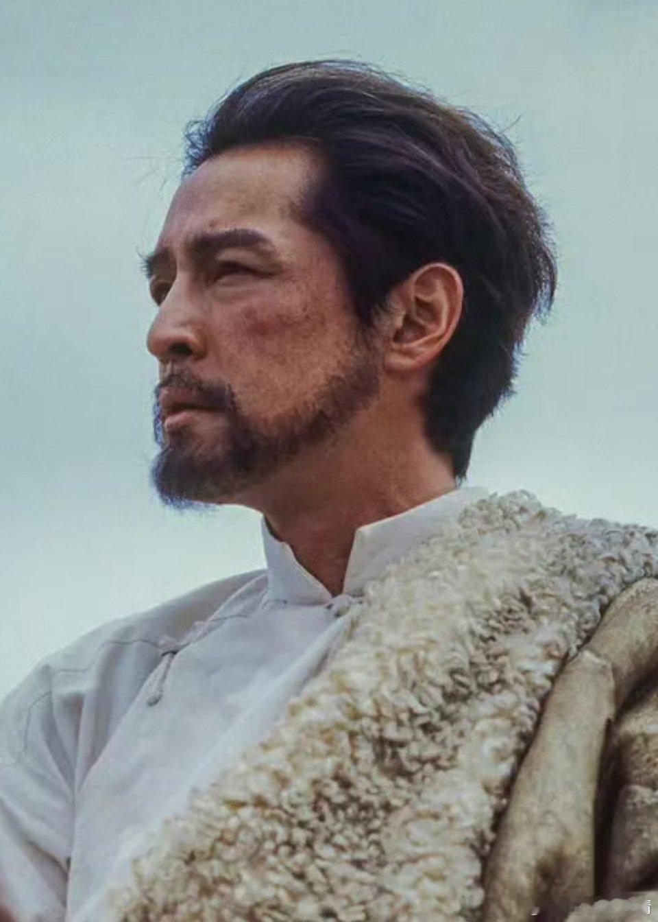 胡歌粉丝说，自开播以来一直遭到字谜的漫马，说胡歌拖后腿了