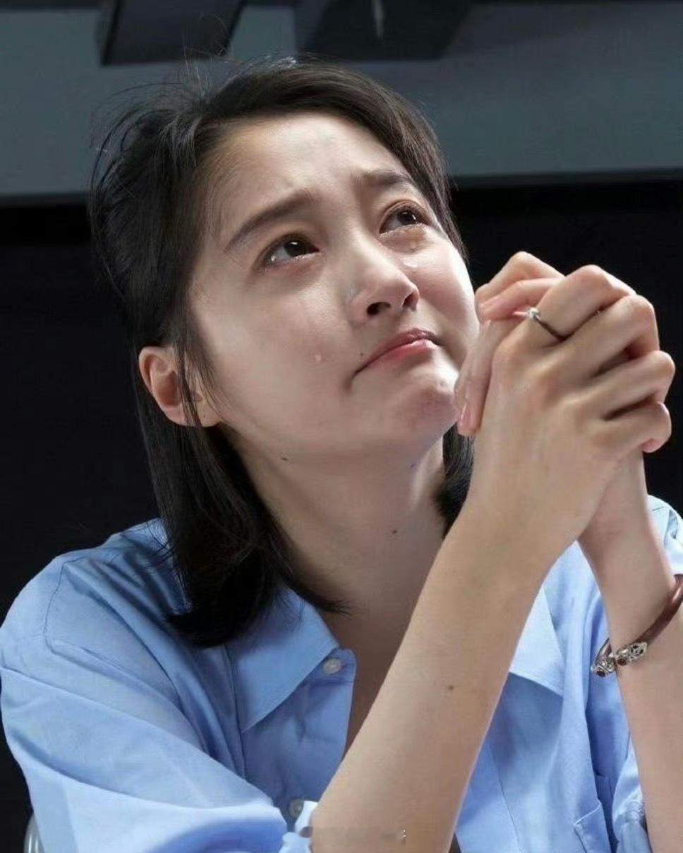 关晓彤的头发为什么长眉毛那去了 