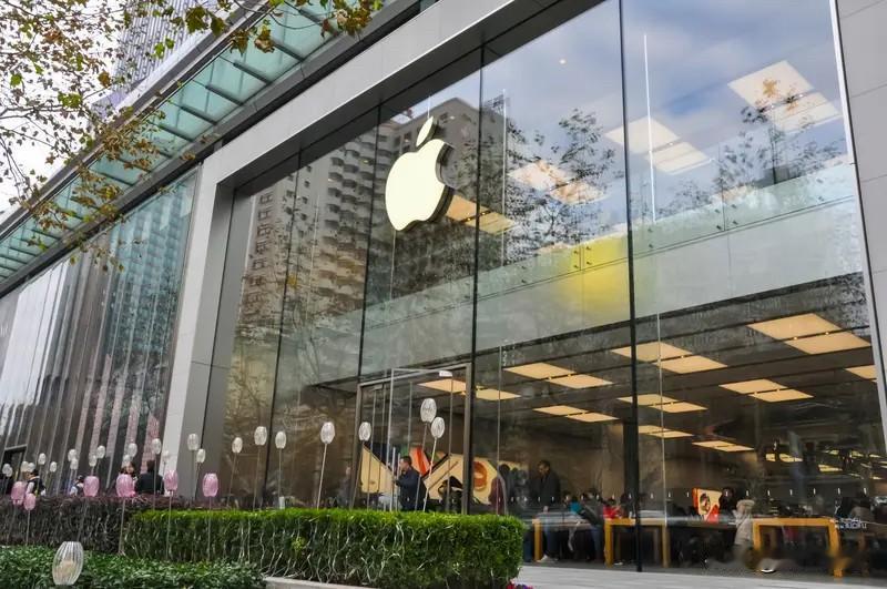 苹果2026战略转向，押注高端iPhone机型

供应链的“内存荒”像一场突如其