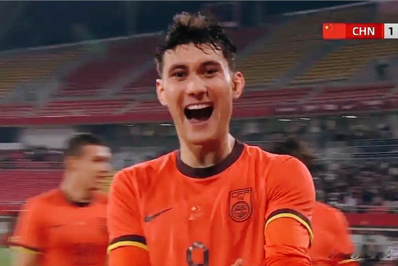 “糙哥”拜合拉木不恐韩，10分钟里连进2球，帮助中国男足一年内两胜韩国队。

第