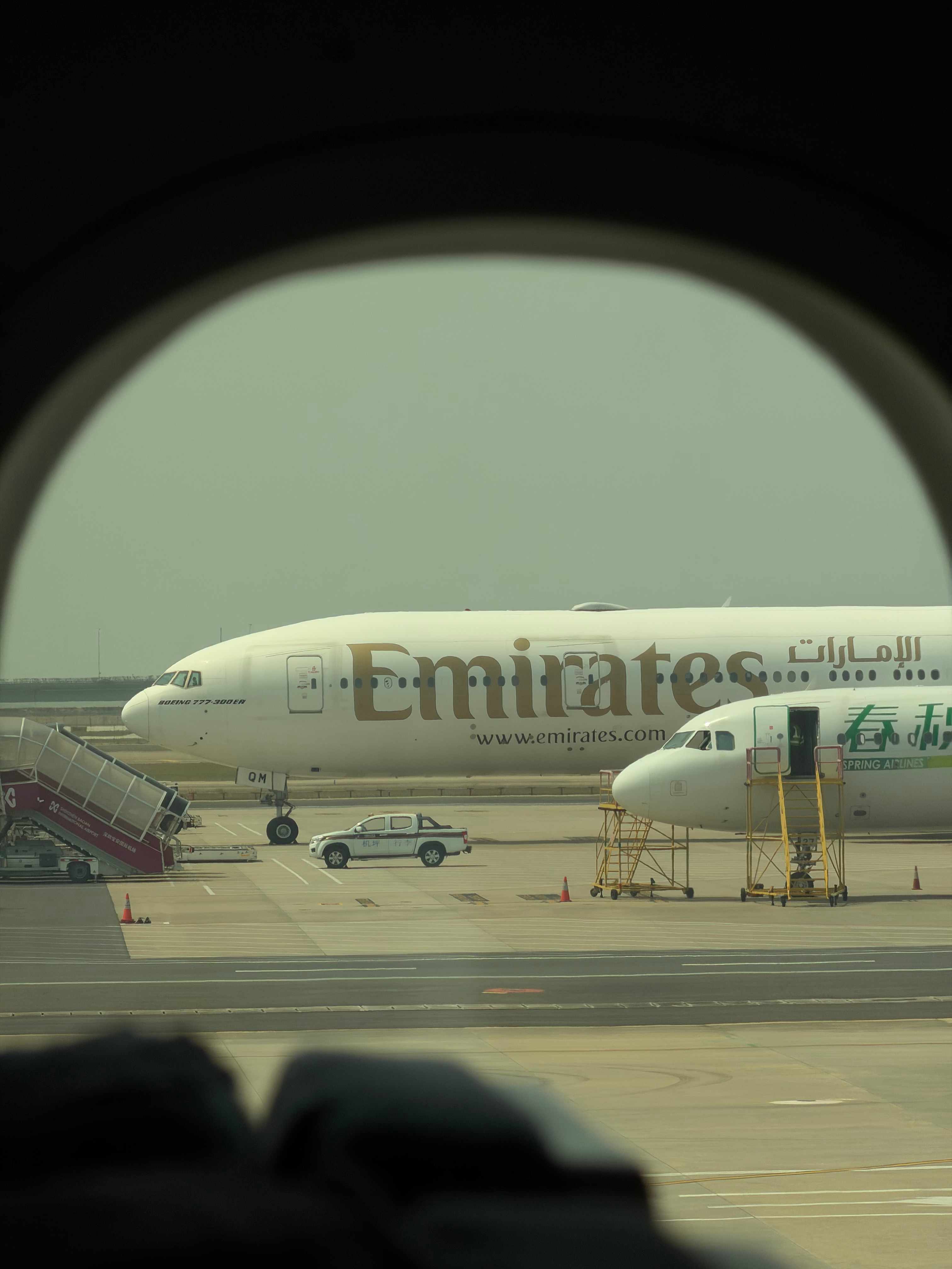 此刻阿联酋航空的 777 还停场在深圳机场 深圳
