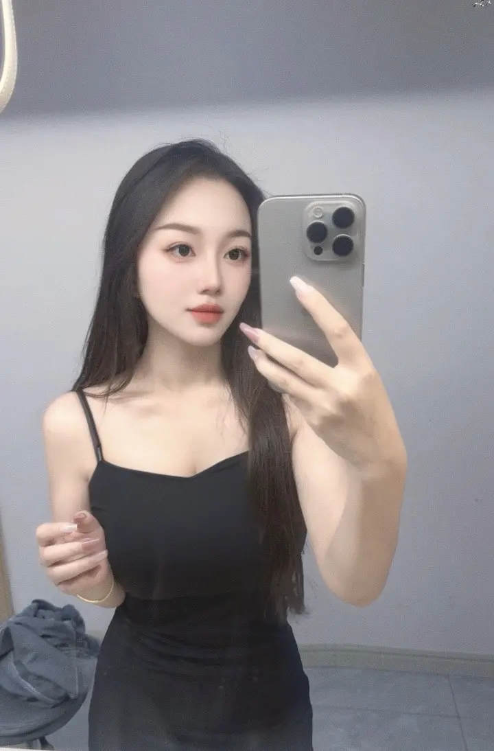 心一下就空了，有种茫茫无依的感觉，就像破碎的心找不到归属，远得看不见自己