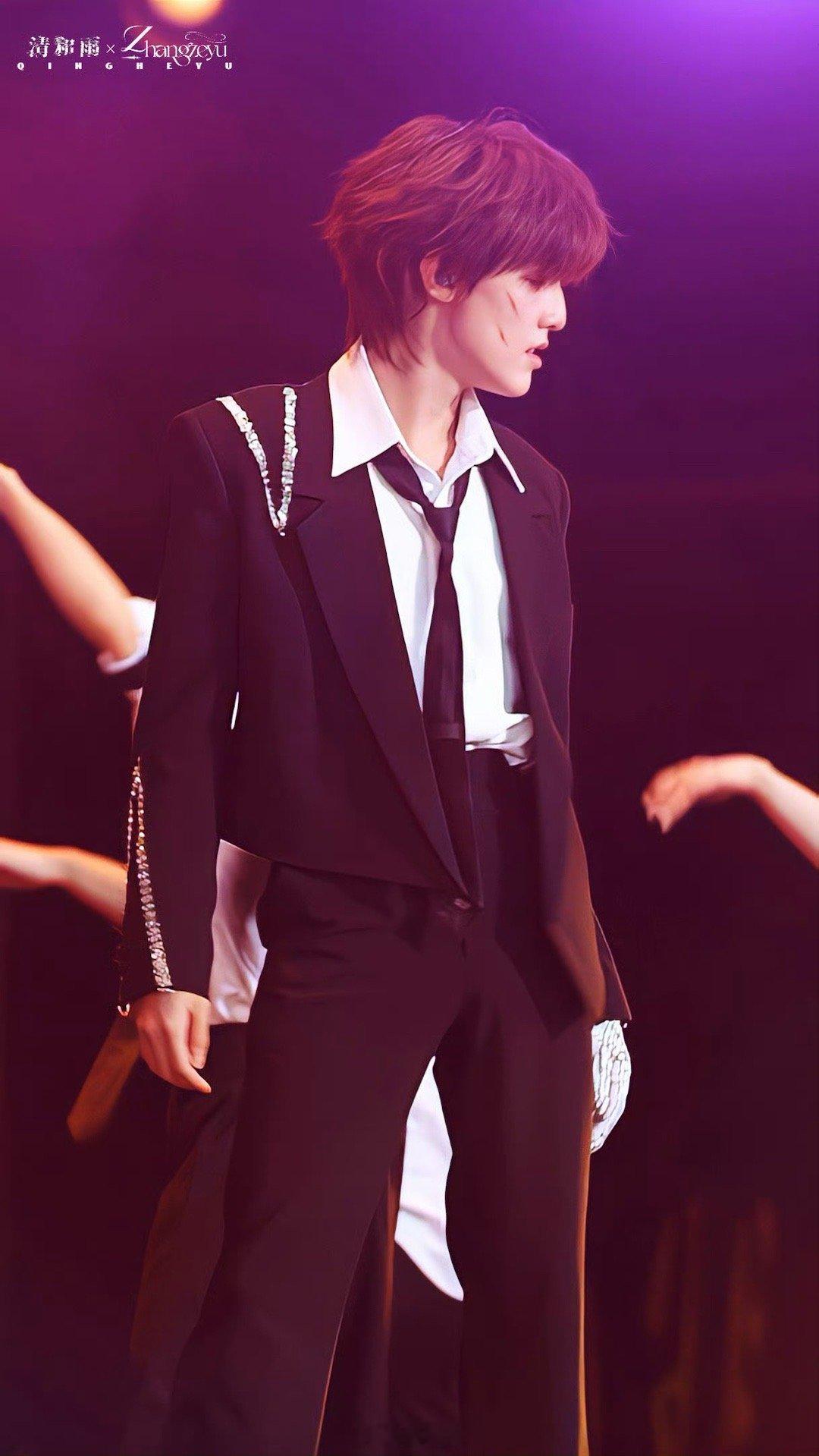 张泽禹爱要坦荡荡猫耳帽时代峰峻乐队舞台信听张泽禹 信听张泽禹，永远不亏！乐队舞台