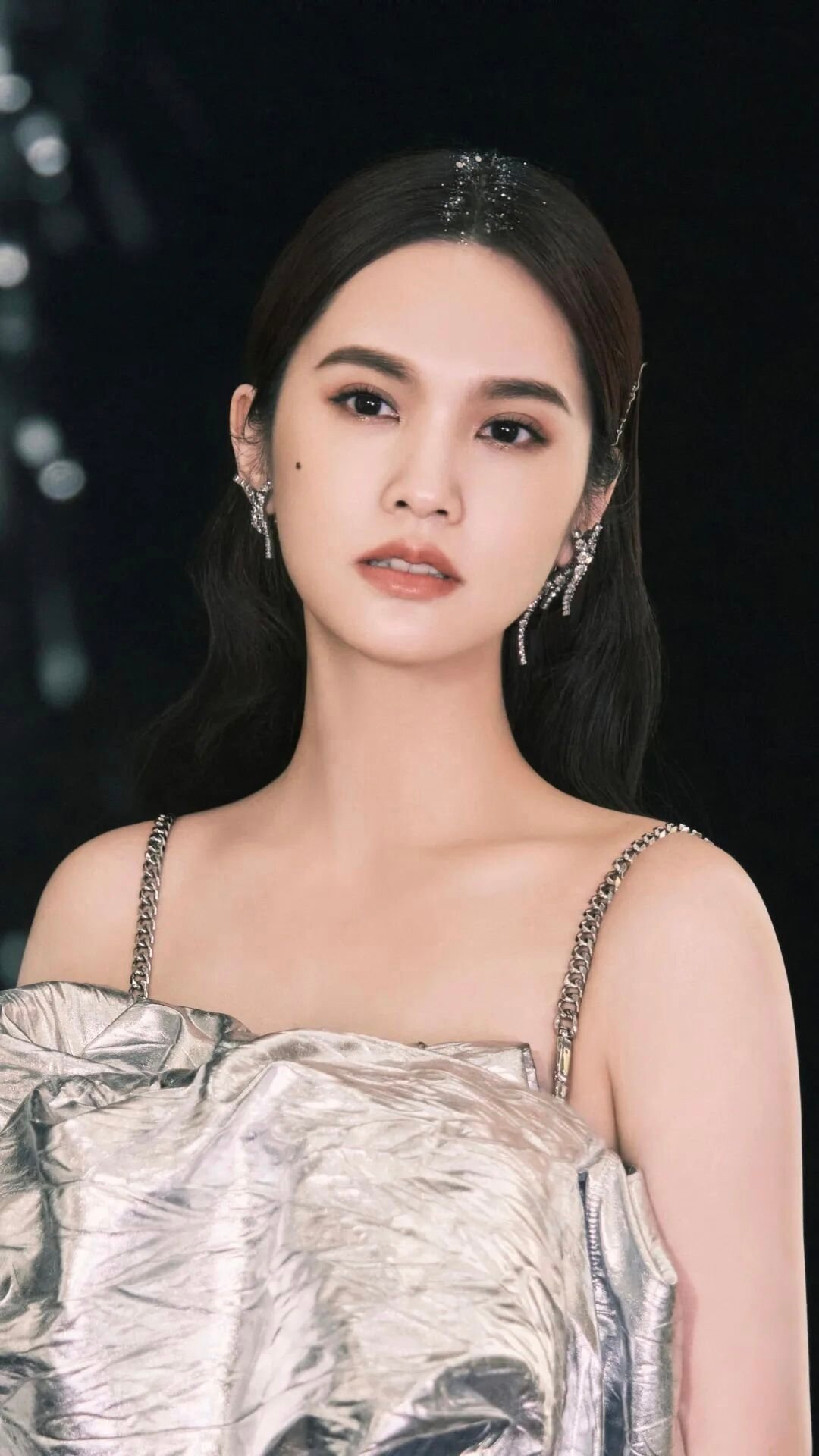 杨丞琳给我干哪年来了杨丞琳真的让人忍不住追问“你到底活在哪一年”！明明已经41岁