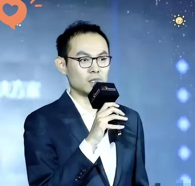 京东那个拿千万年薪的副总裁，这回算是彻底栽了。听说在会上，刘强东没留半点面子，当