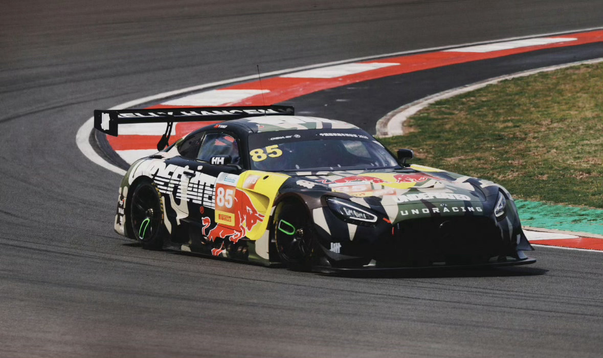 王一博赛前试车，5万mtjj很快就要和85赛车手见面了！！！🥰 