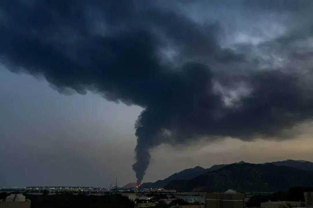 [呲牙]战况急转而下，伊朗越来越强硬了，美国越来越客气了。。
[呲牙]刚停火的时