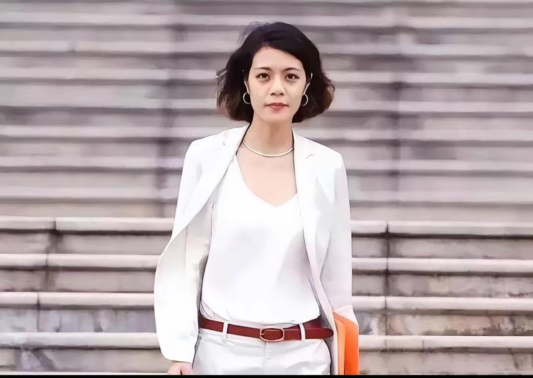 复旦大学陈果教授说：“高手是没有情绪的，动不动就生气的人，没有一个是智者，真正的