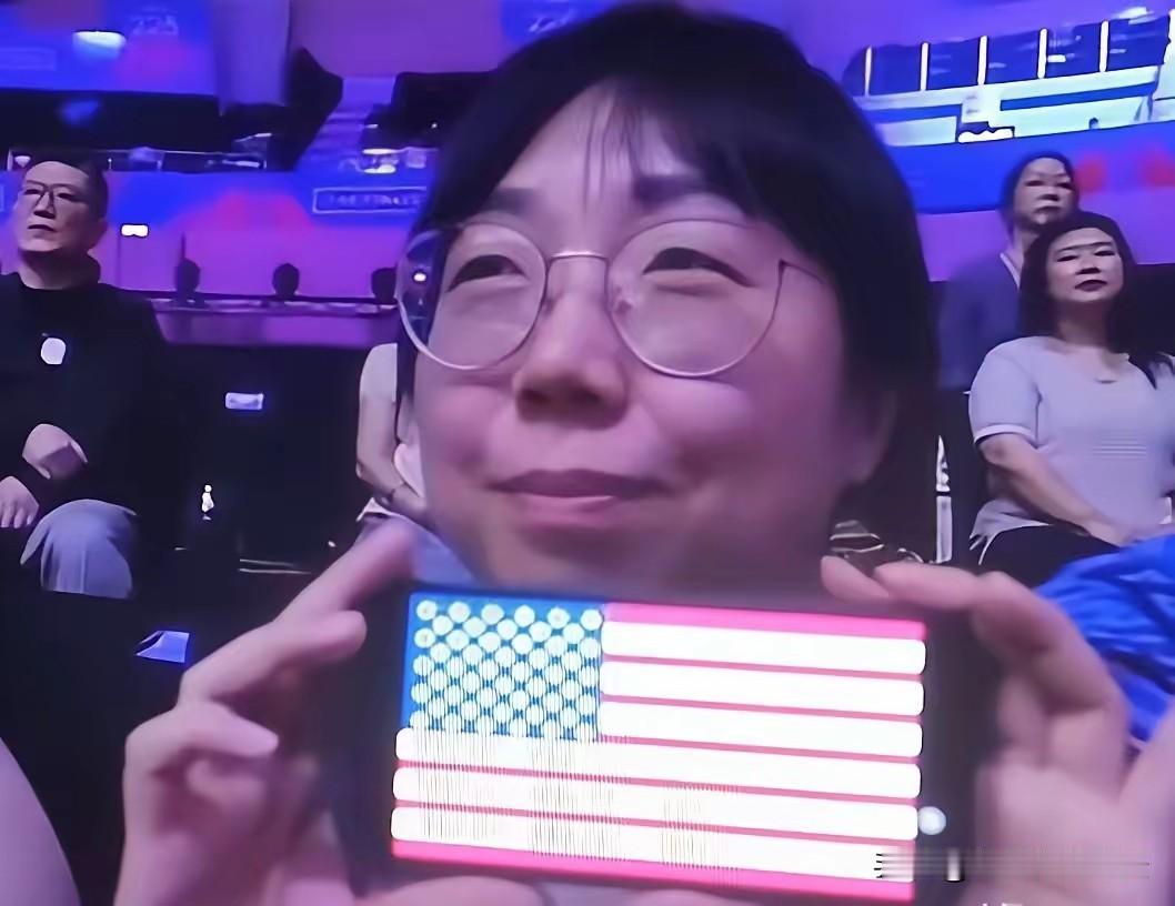 澳门女排赛场争议一幕：可以欣赏对手，但别消耗主场的温柔
 
很多人误会，这位赛场