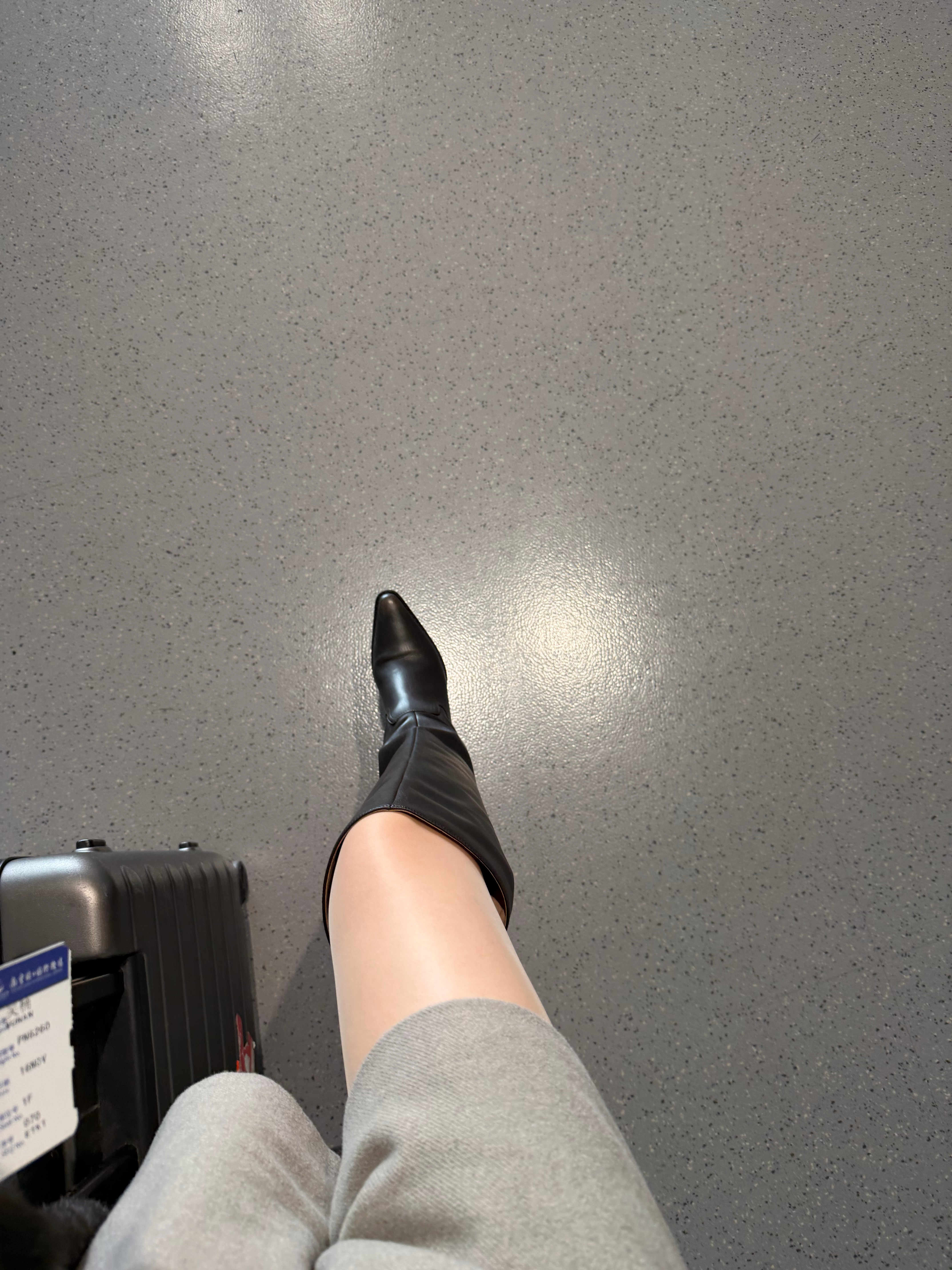 第一次安检没让我脱靴子突然幸福感就来了