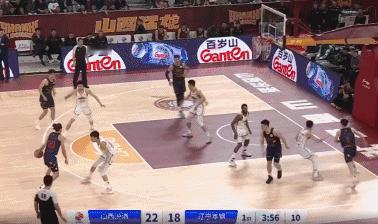 张镇麟抢断后上演“极限刹车”，助弗格打成2+1
北京时间1月17日，辽宁与山西的