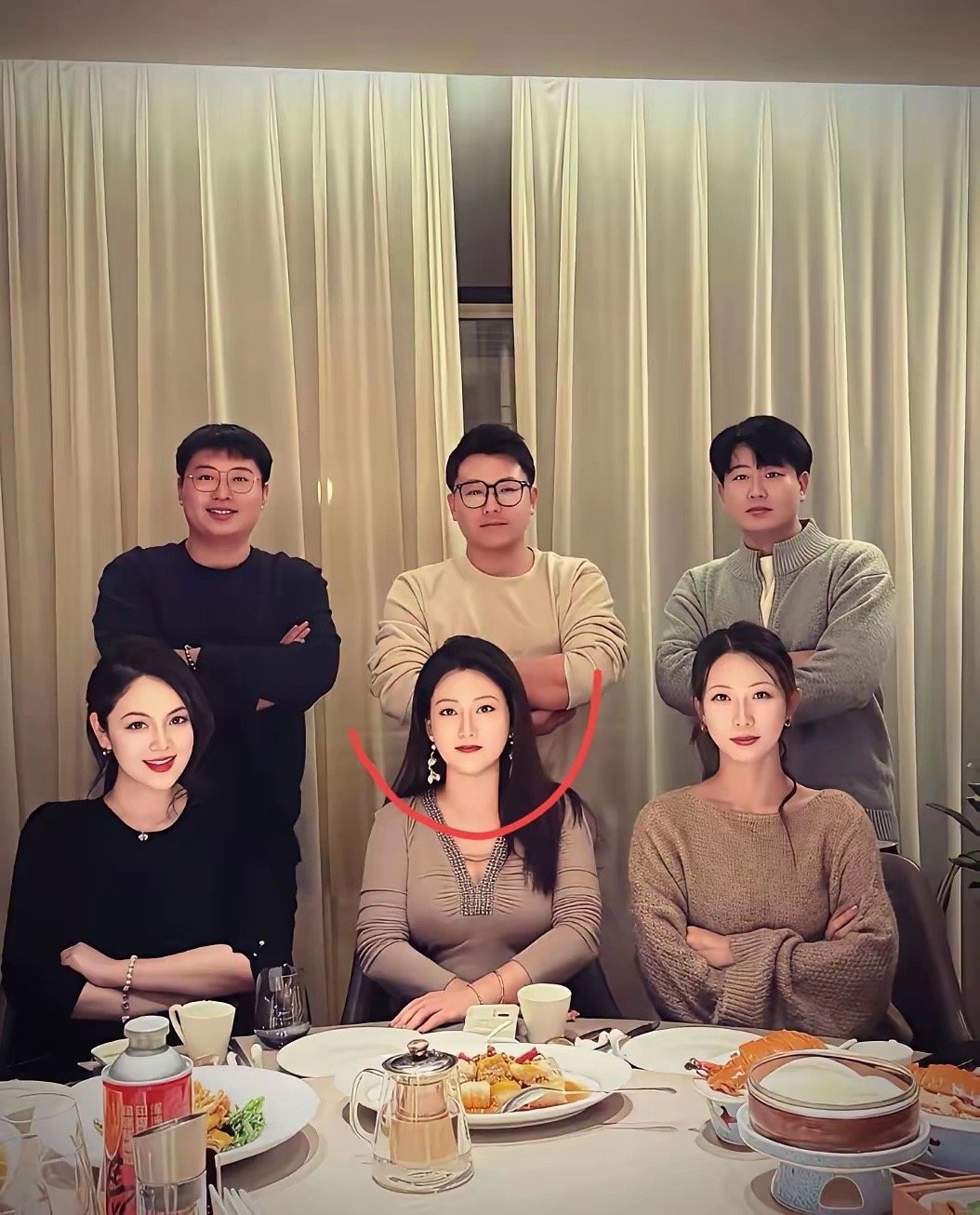 积分  不愧是坐在c位的女人，果然最美，最漂亮，身材最好。 