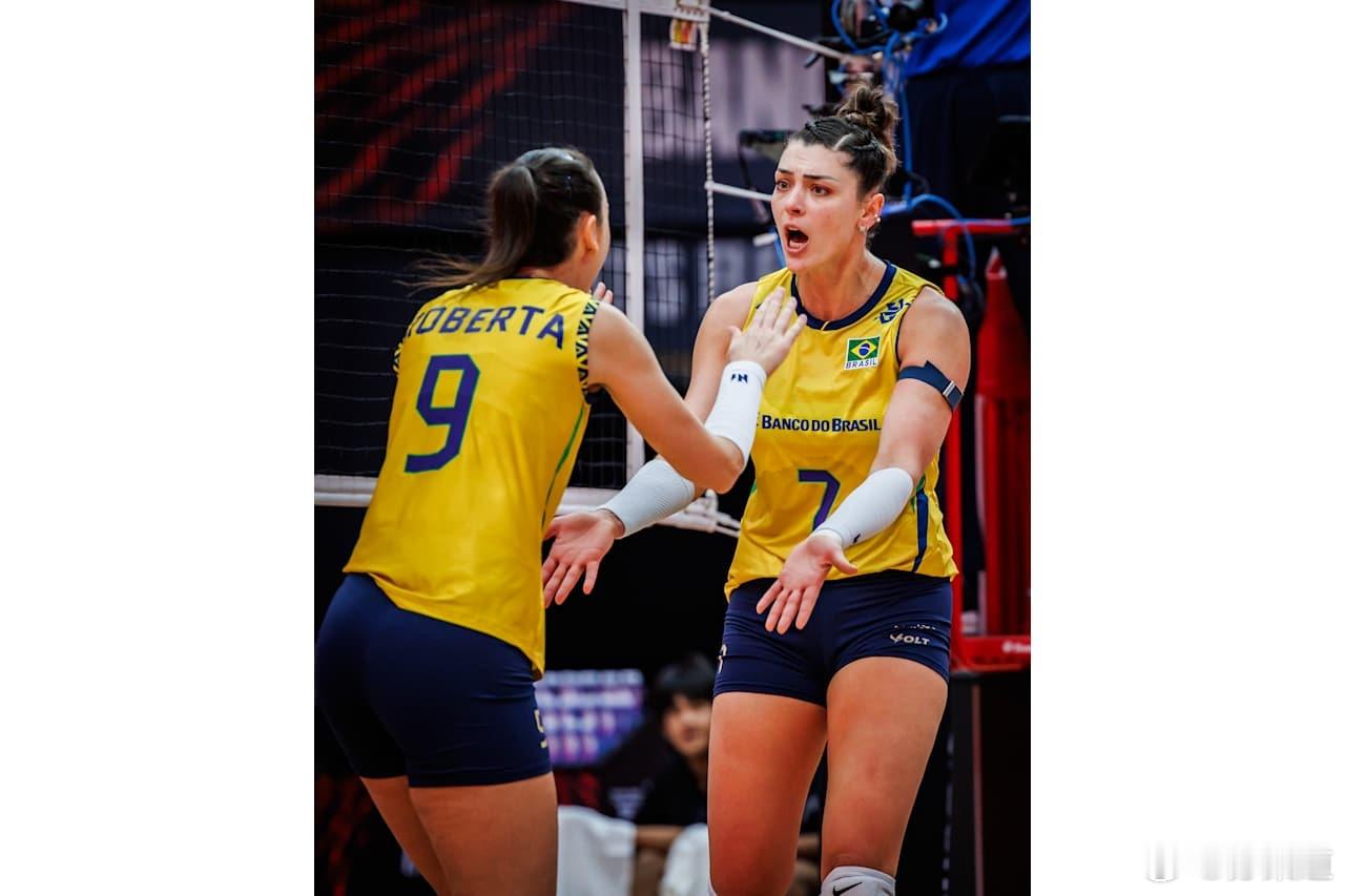 国际排坛动态2025女排世锦赛巴西队2-0（27-25/33-31）法国队第二局