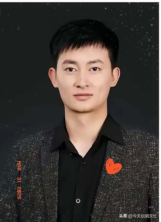 最近刷到武亮老师的直播，这新掌门人的画风，属实让人有点摸不着头脑。

评论区直接