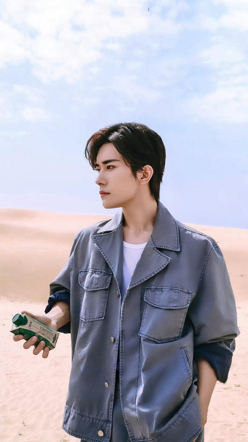 #易烊千玺[超话]#愿你像花蕾一样绽放，像嫩芽野蛮生长ℳ𝒶𝓎 𝓎ℴ𝓊 ?