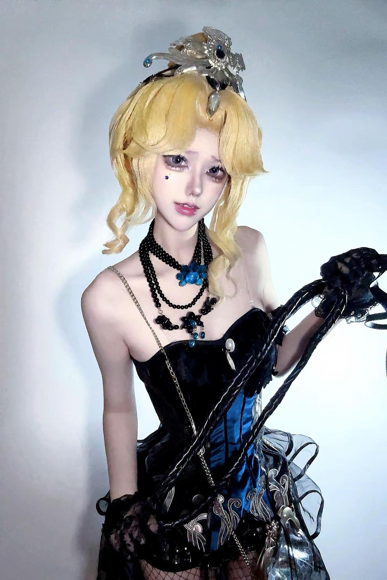 伤痕累累才懂认真我就输了舞女