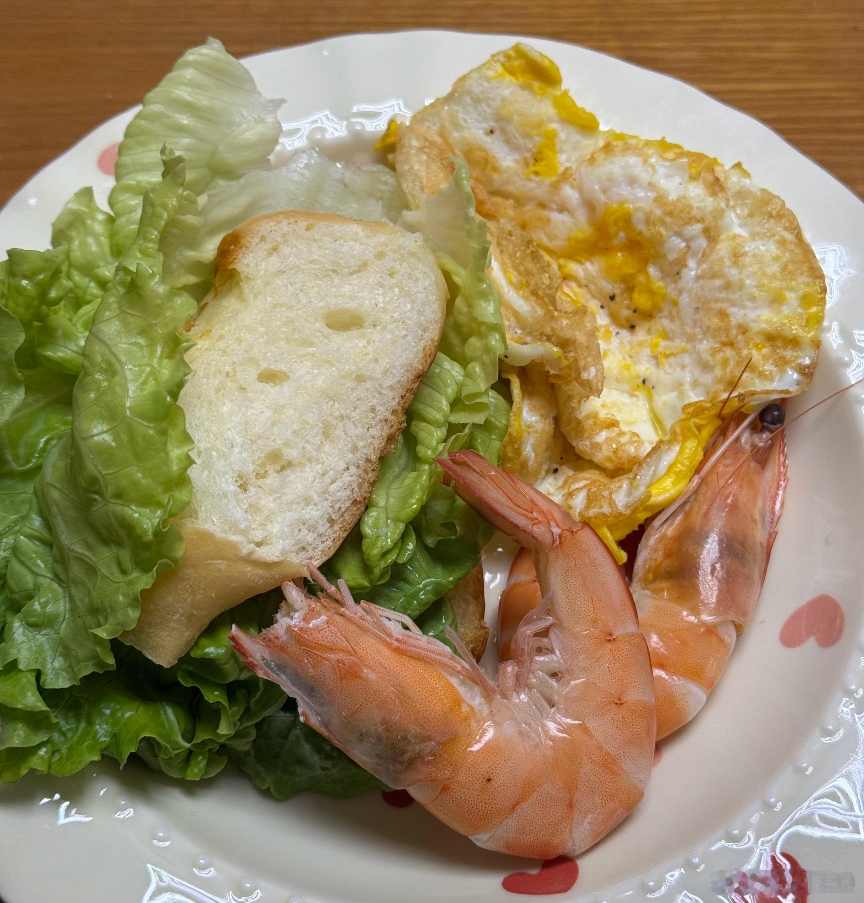 轻食外卖越来越贵之后，又开始了自己东拼西凑做的健康餐日子～冰箱有啥就做啥，反正凑