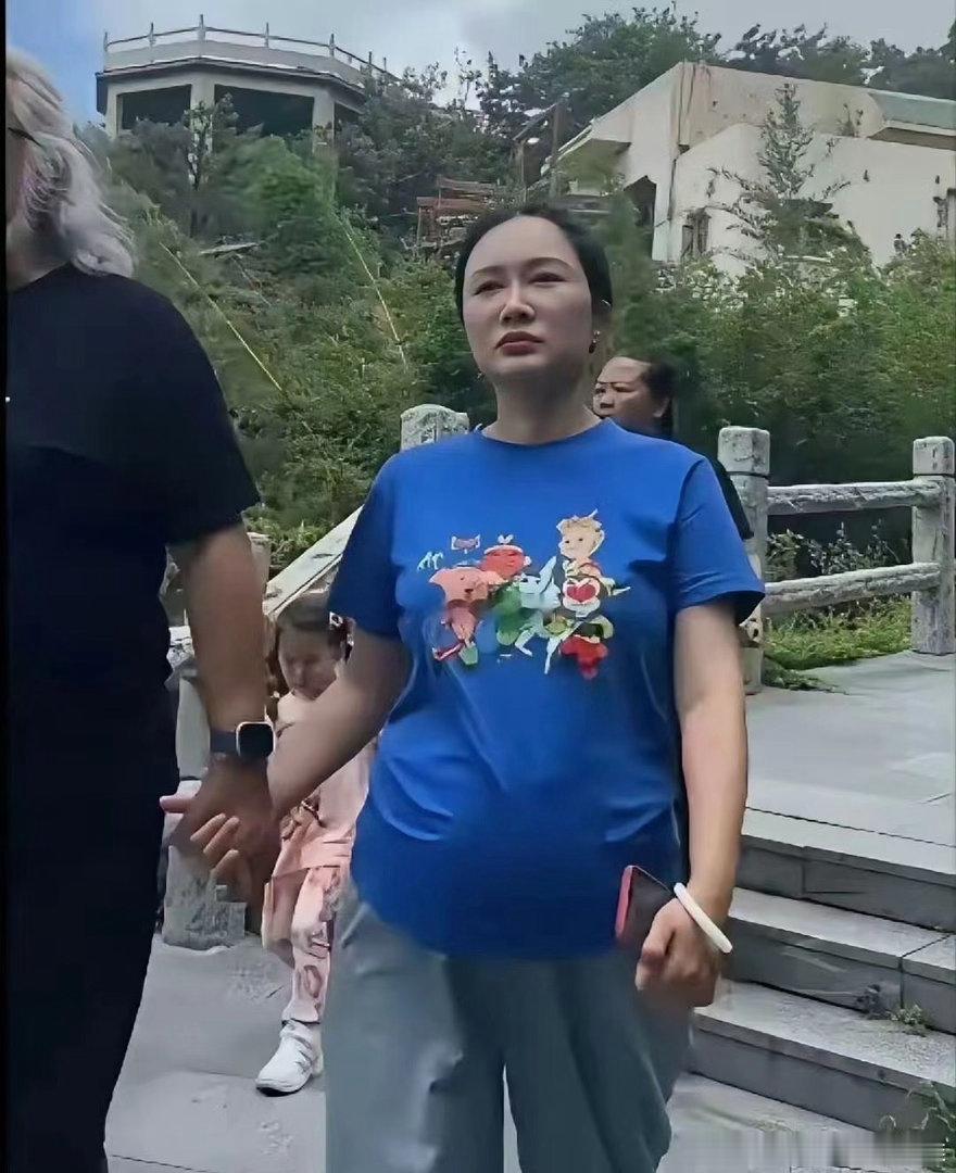 张纪中真是男人中的男人媳妇又怀孕了，70多岁的人了，比年轻人还不讲武德 …… 