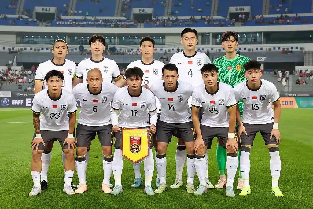 【东亚杯：国足0：3完败韩国！｜开场坚持了5分钟，然后一泻千里！发挥是一如既往的