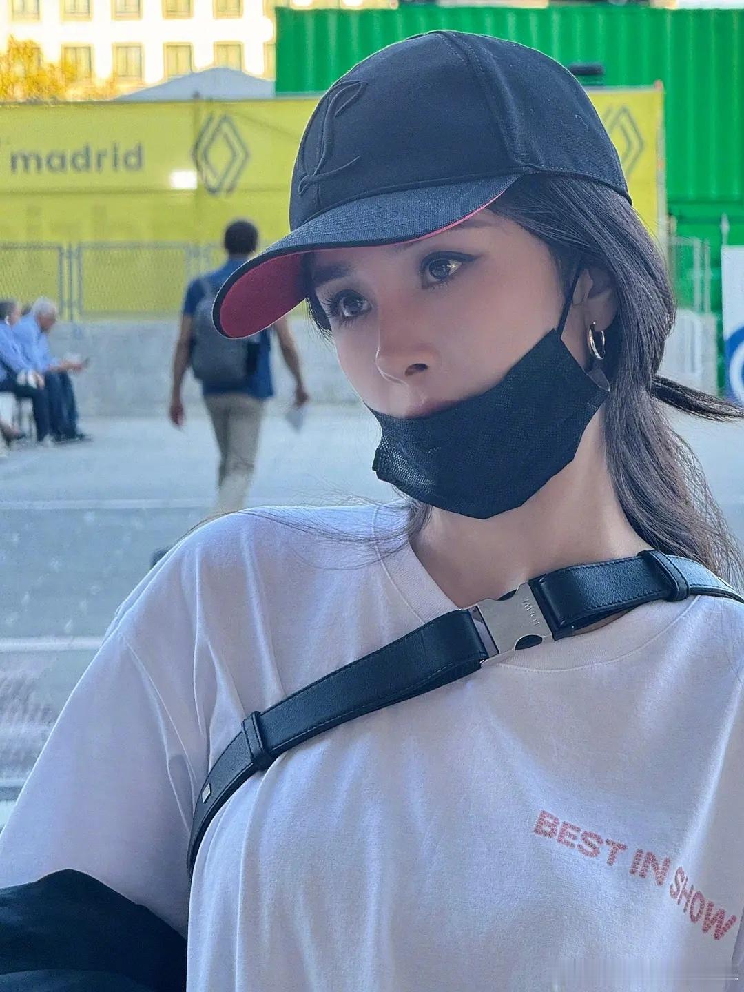 杨幂现在总比她自己有段时间眼里总是疲惫感好 ​​​
