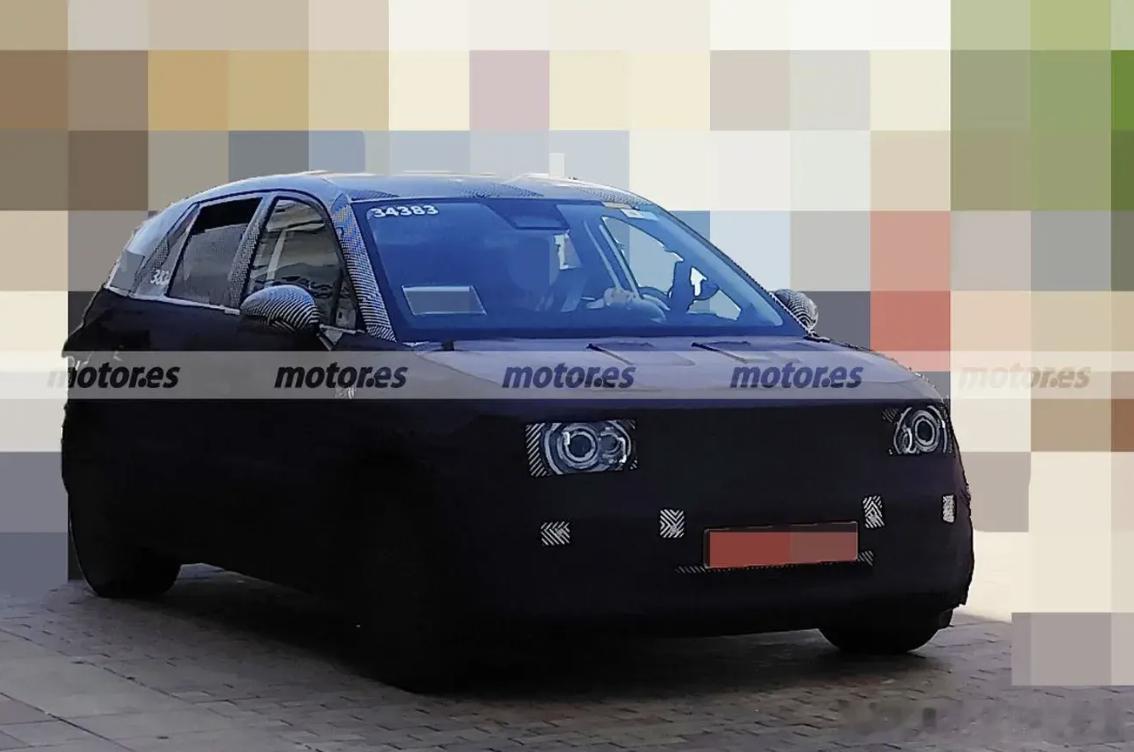 蔚来第三子品牌“萤火虫”入门掀背车海外谍照曝光有消息称，测试车辆配备了215/5