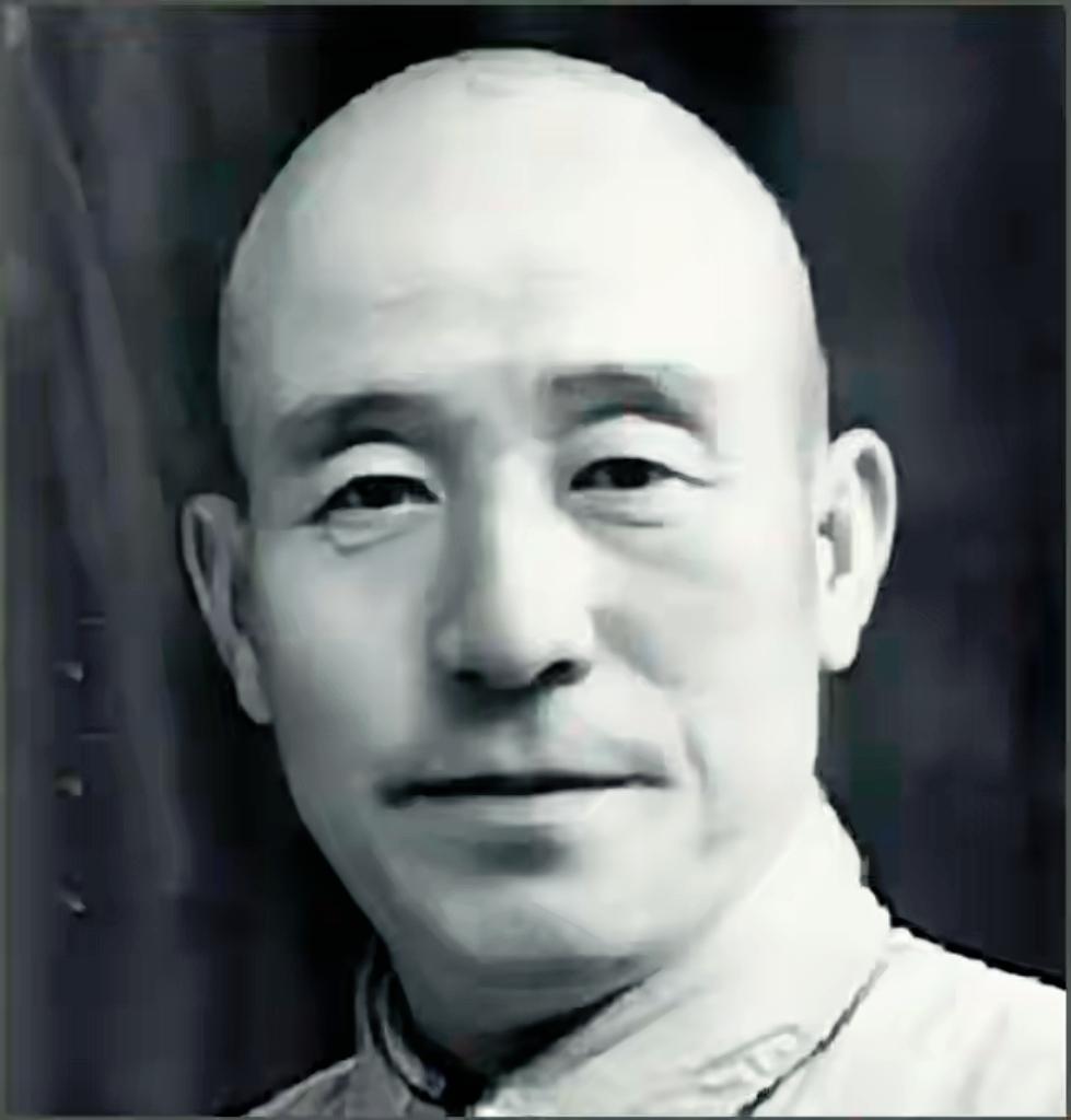 1940年，傅作义被3万日军逼入绝境，他反手派800人挡住主力，自己带兵偷袭，战