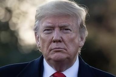 美国国债已经突破39万亿美元，这意味着每个美国人平均背着11.6万美元的债务，连