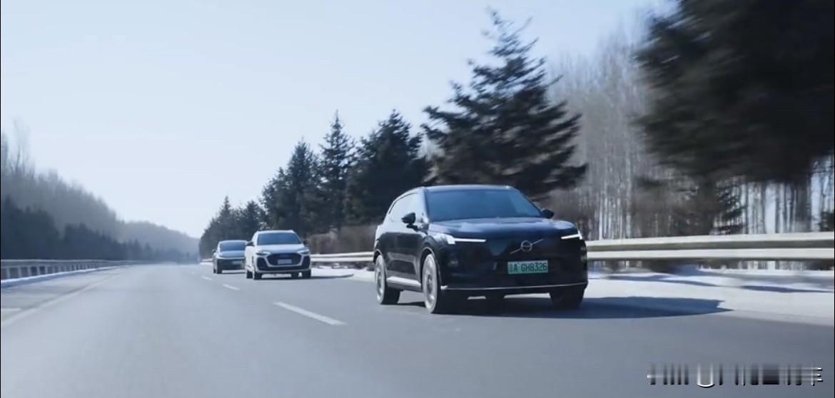 要低成本还是零出行焦虑？沃尔沃全新XC70：都要！
 
这两天的哈尔滨，依然是零