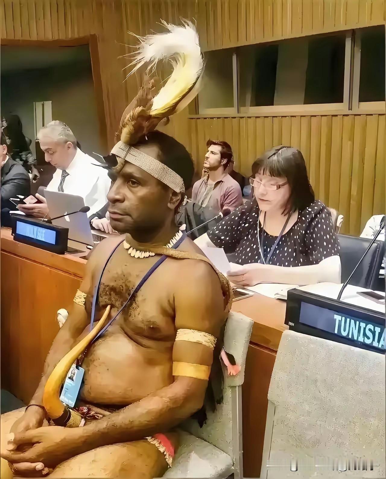 很好奇，他这个冬天怎么办啊，夏天是舒服了，这么尖，但是冬天怎么穿裤子啊