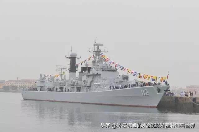 “老兵不死，只会逐渐凋零。”
112舰今日退役，战舰退役后将作为国防教育基地，靠