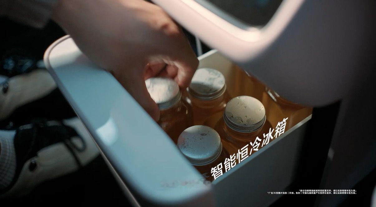 家用车的核心从来不是盲目堆尺寸，而是把每一处体验落到真实家庭场景。智界R7焕新款