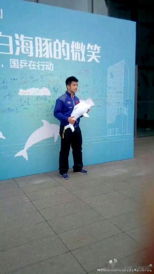 挖到了白海豚原博！
我们宝宝从小就喜欢各种可爱的东西🥹