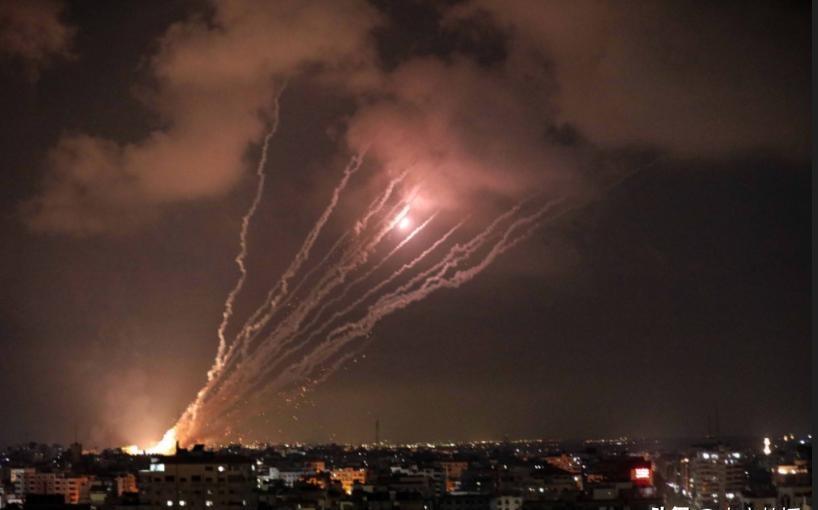 特朗普插手俄乌冲突的原因挺复杂。他曾称乌克兰能“夺回所有领土”，前提是欧盟支持且