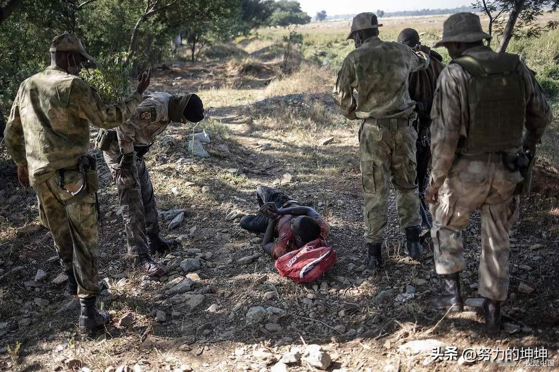 伊朗士兵太厉害了，
在没经过以色列允许的情况下，
神不知鬼不觉的越过以色列边境。
