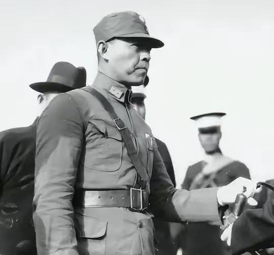 杀18个鬼子、替军长挡3枪的功臣，为何被张自忠含泪处决？真相震碎人心
 
193