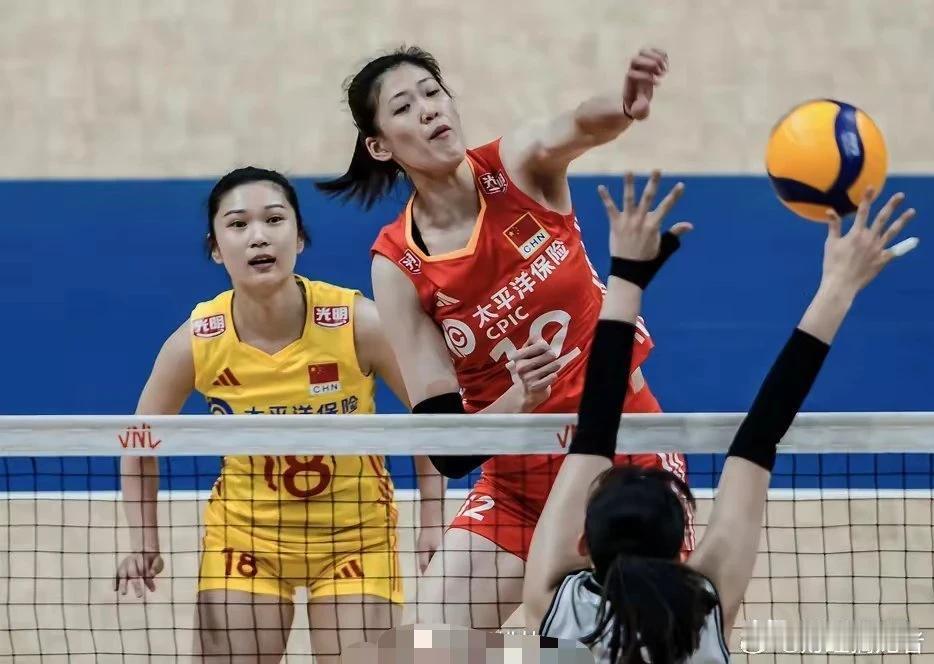 中国女排今晨3：0韩国，赢得世界女排联赛巴西站开门红。三个现象：
1.蔡斌不再只
