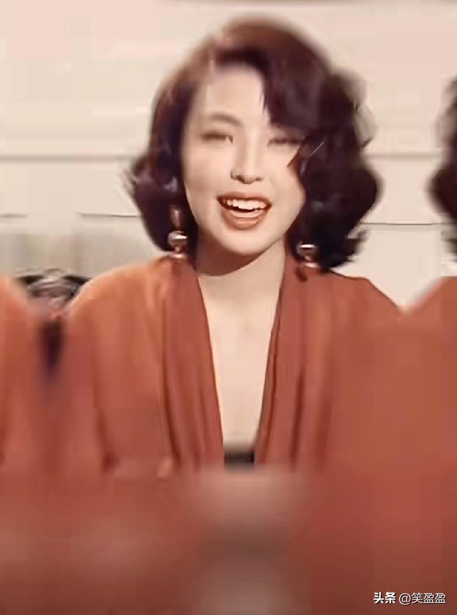 被张学友独宠30年的甜欲系美女
张学友零绯闻，罗美微也是零绯闻，零对零 ，最原始