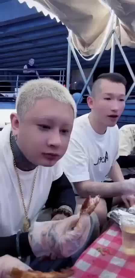 二子爷在方丈直播间说小胖暴瘦是得了大病，活不几天了，方丈调侃没那天能不能带场货，