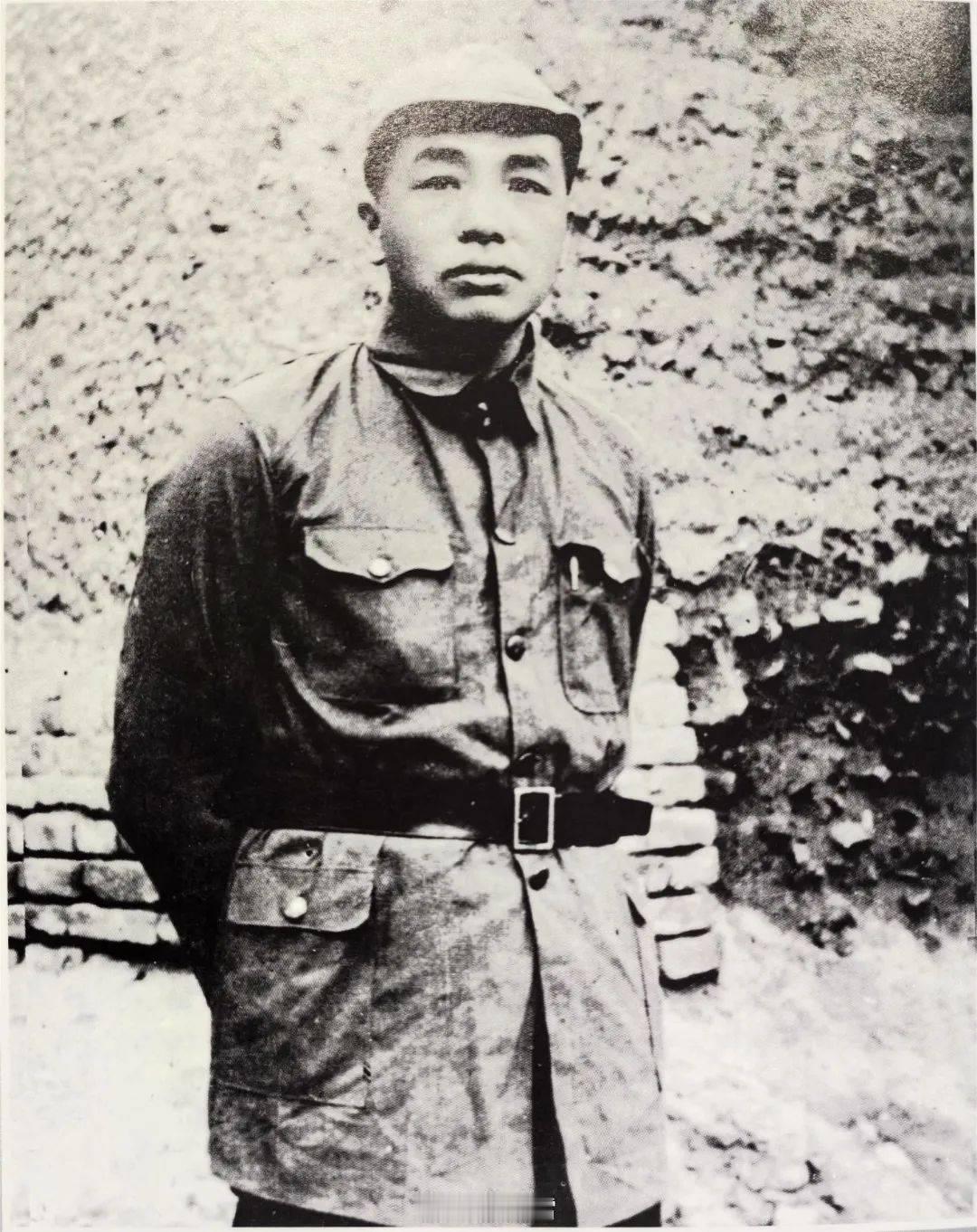 历史知识 1936年10月中旬，三大方面军在甘肃会宁会师。也就在这个时候，蒋介石