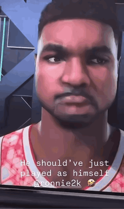 尼克斯球星唐斯在社媒晒出自己玩NBA 2K的视频。视频中，唐斯用面部扫描自建球员