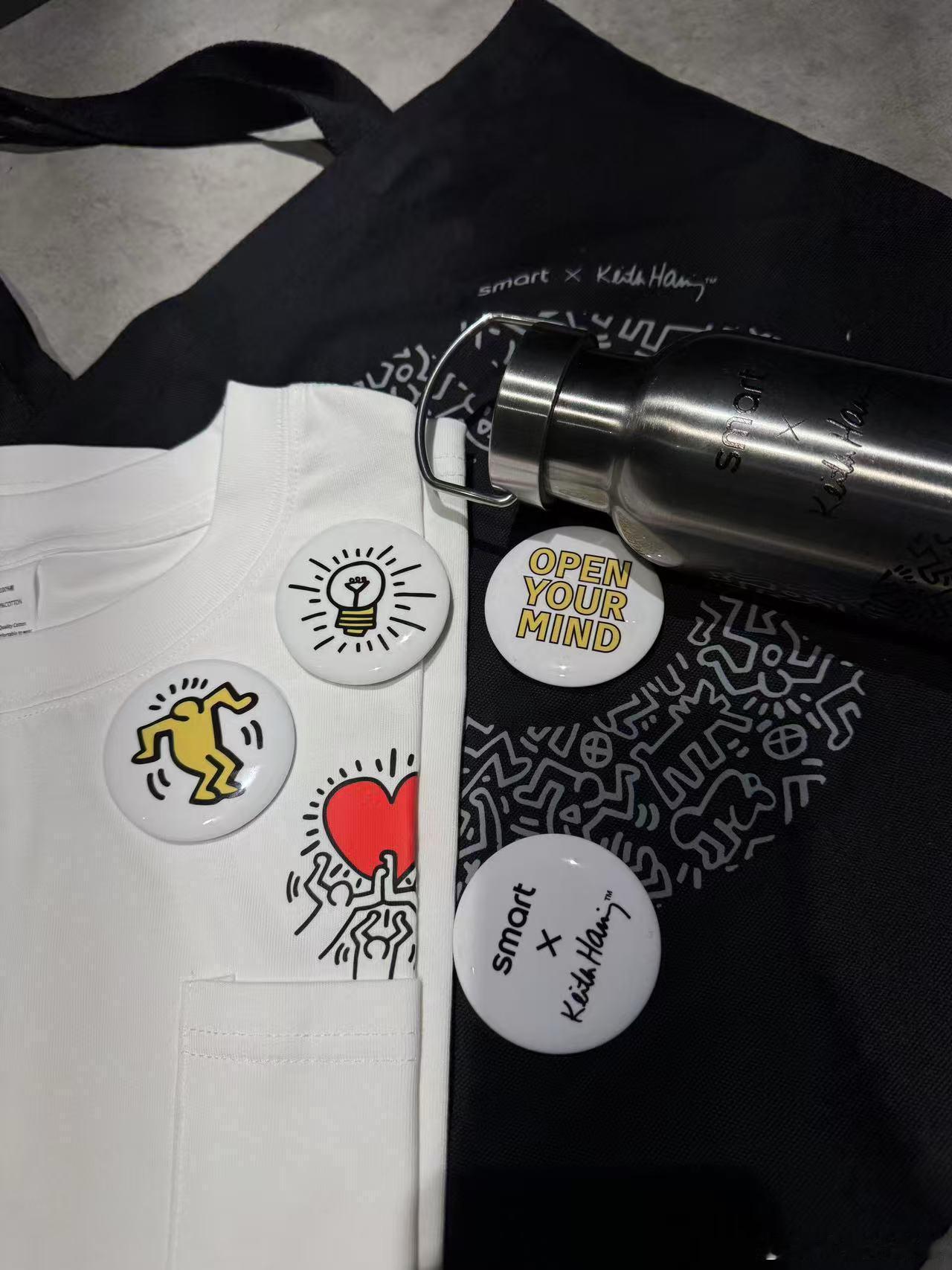 等不及联名车了，smart × Keith Haring，哥们礼盒先晒为敬！sm