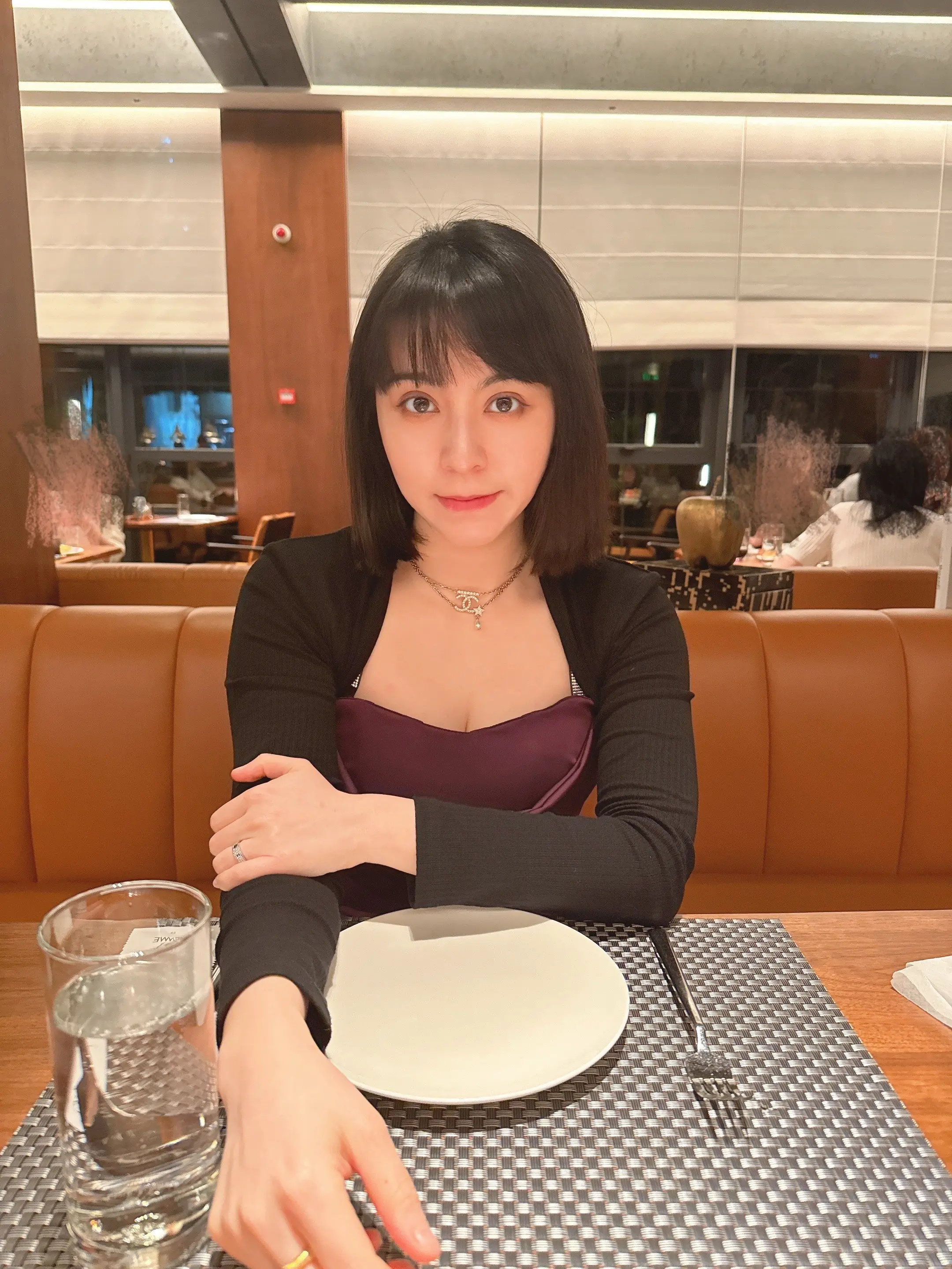 该合群合群 该独立独立。