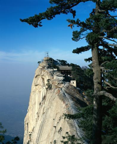 【华山】华山是我国著名的五岳之一，海拔2154.9米，位于陕西省西安以东120公